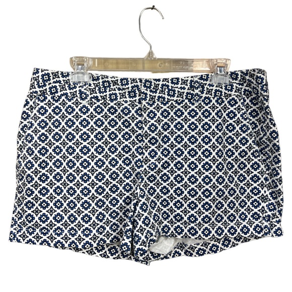 Sz 12 Medallion White Blue Print Gap Khaki Shorts - Picture 2 of 8